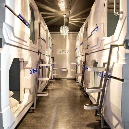 Puffin Nest Capsule Hostel เวสมาร์นายาร์ ภายนอก รูปภาพ